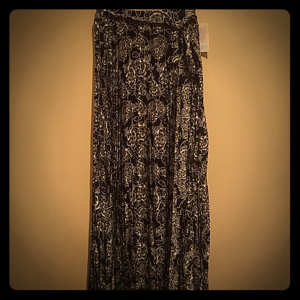 BNWT LuLaRoe Floral Deanne Skirt Blanc & Noir